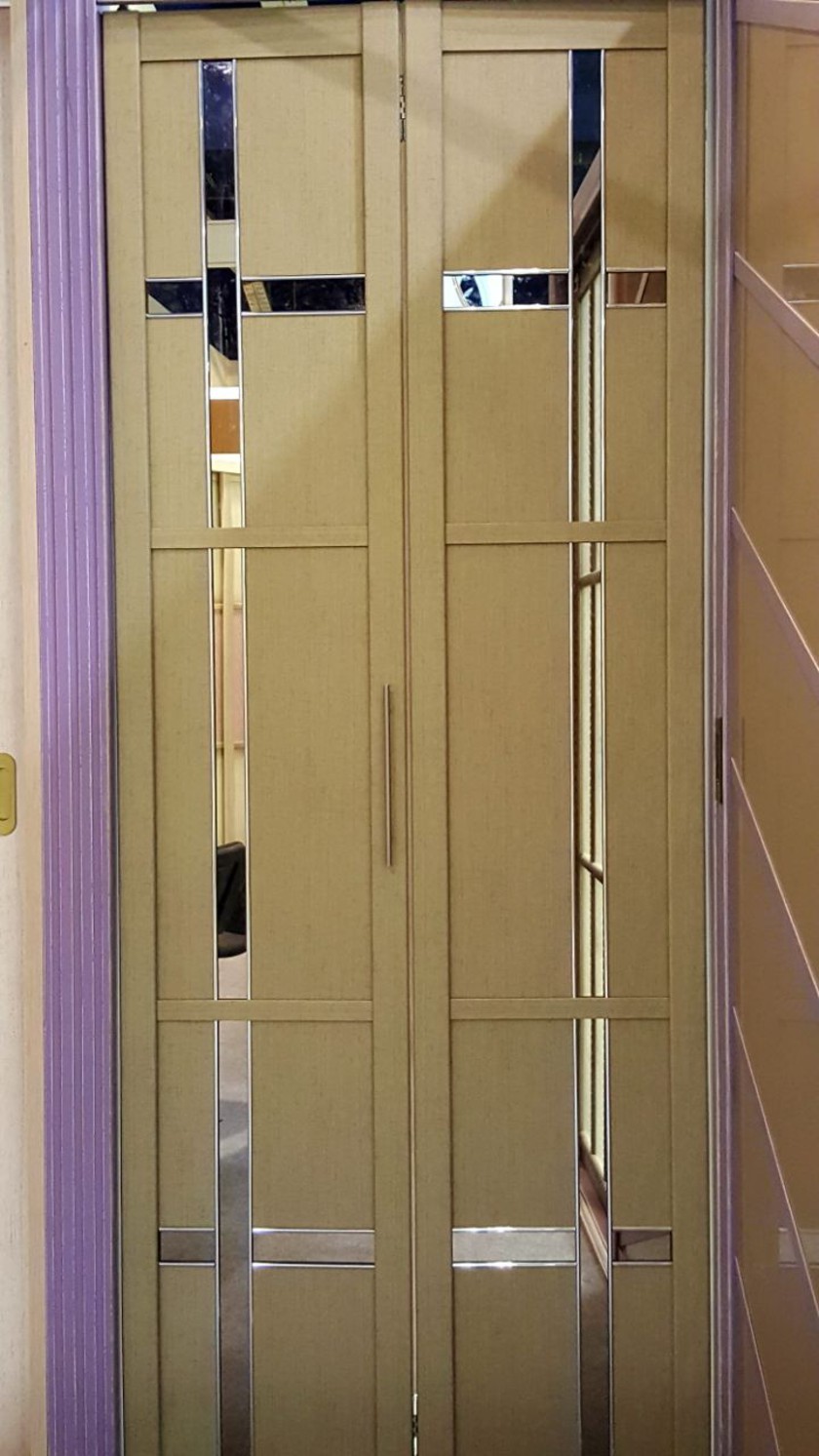 Двери гармошка шпонированные с зеркальным декором Анапа